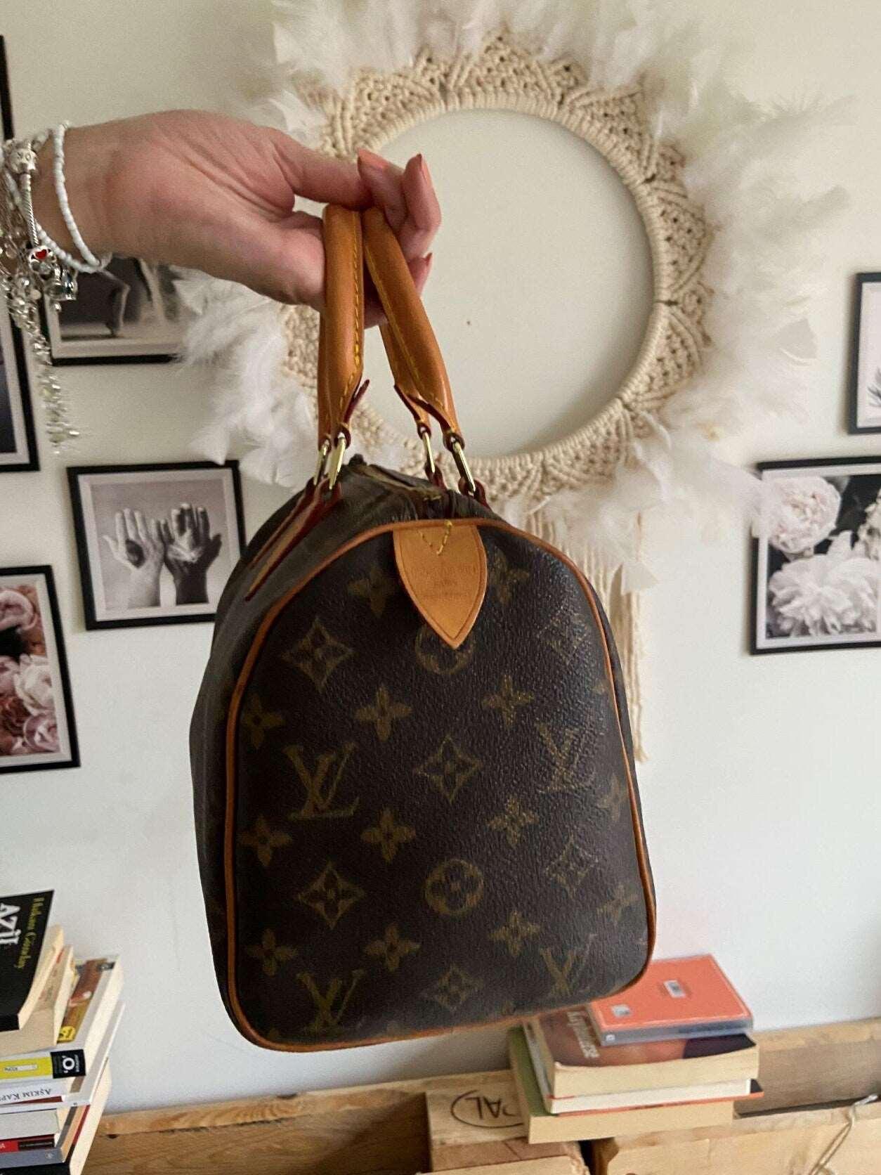Authentic Louis Vuitton Monogram Speedy 25 Handbag - Tracesilver
