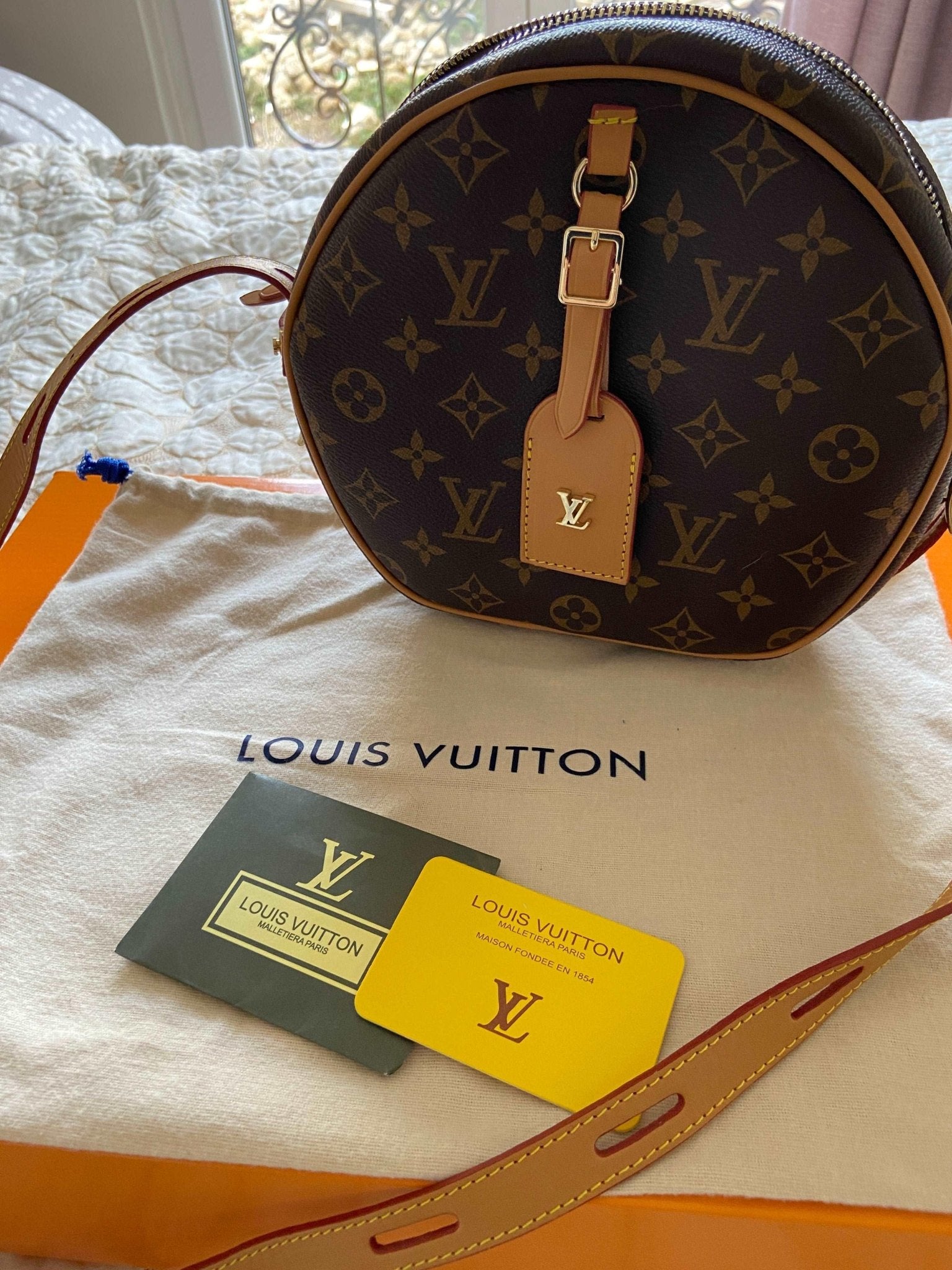 Lous Vuitton BOITE CHAPEAU SOUPLE Mm Handbag LVV - Tracesilver